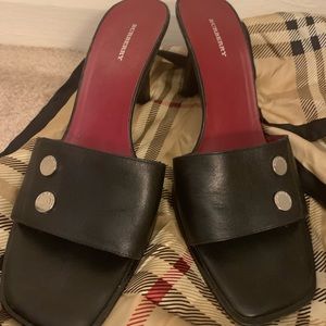 Burberry classic  mule heel w/ logo metal button